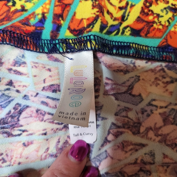 LuLaRoe Tall and Curvy Leggings - Floral Geometric Print - EUC - Picture 5 of 10